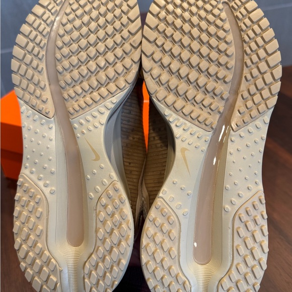 Women’s Nike Pegasus Premium - Picture 3 of 5